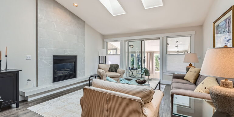 12342 Milwaukee Ct - Web Quality - 005 - 05 Living Room