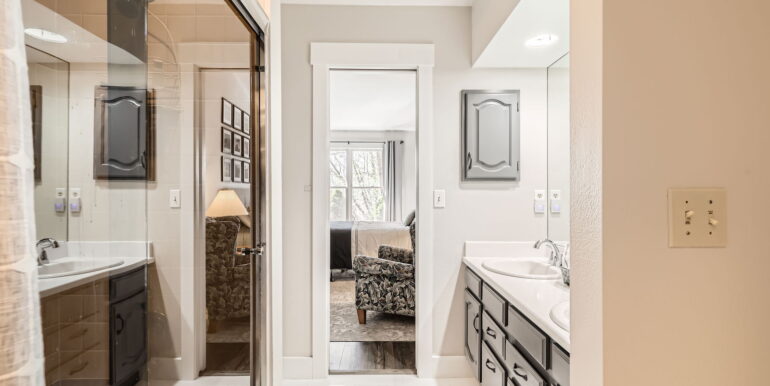 12342 Milwaukee Ct - Web Quality - 014 - 16 Bathroom