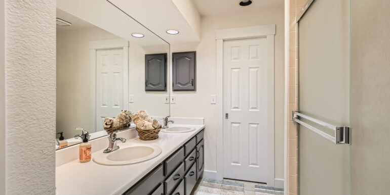 12342 Milwaukee Ct - Web Quality - 018 - 21 2nd Floor Primary Bathroom
