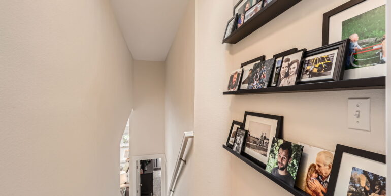 12342 Milwaukee Ct - Web Quality - 020 - 23 2nd Floor Landing